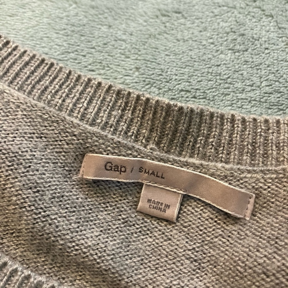 GAP Heather Gray Knit Pullover - Picture 2 of 4